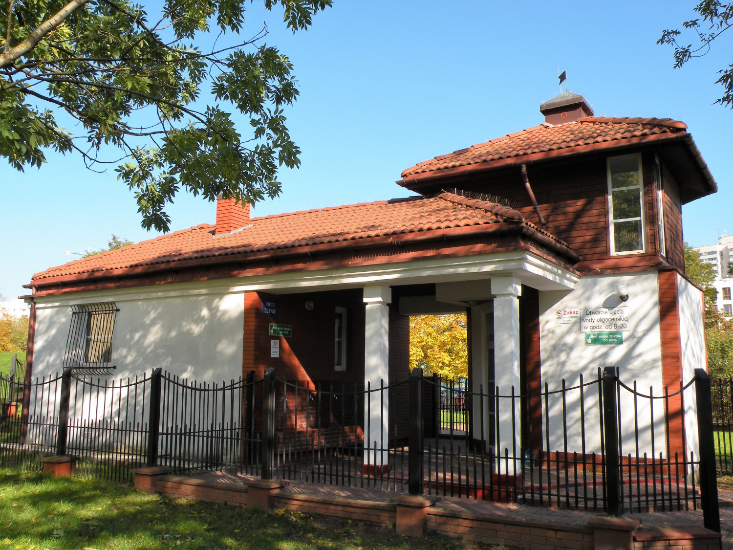 Zdjęcie architektury budynku Ujęcie wody oligoceńskiej